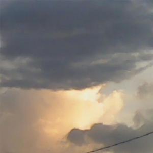 顾平把船开到了湖中央
